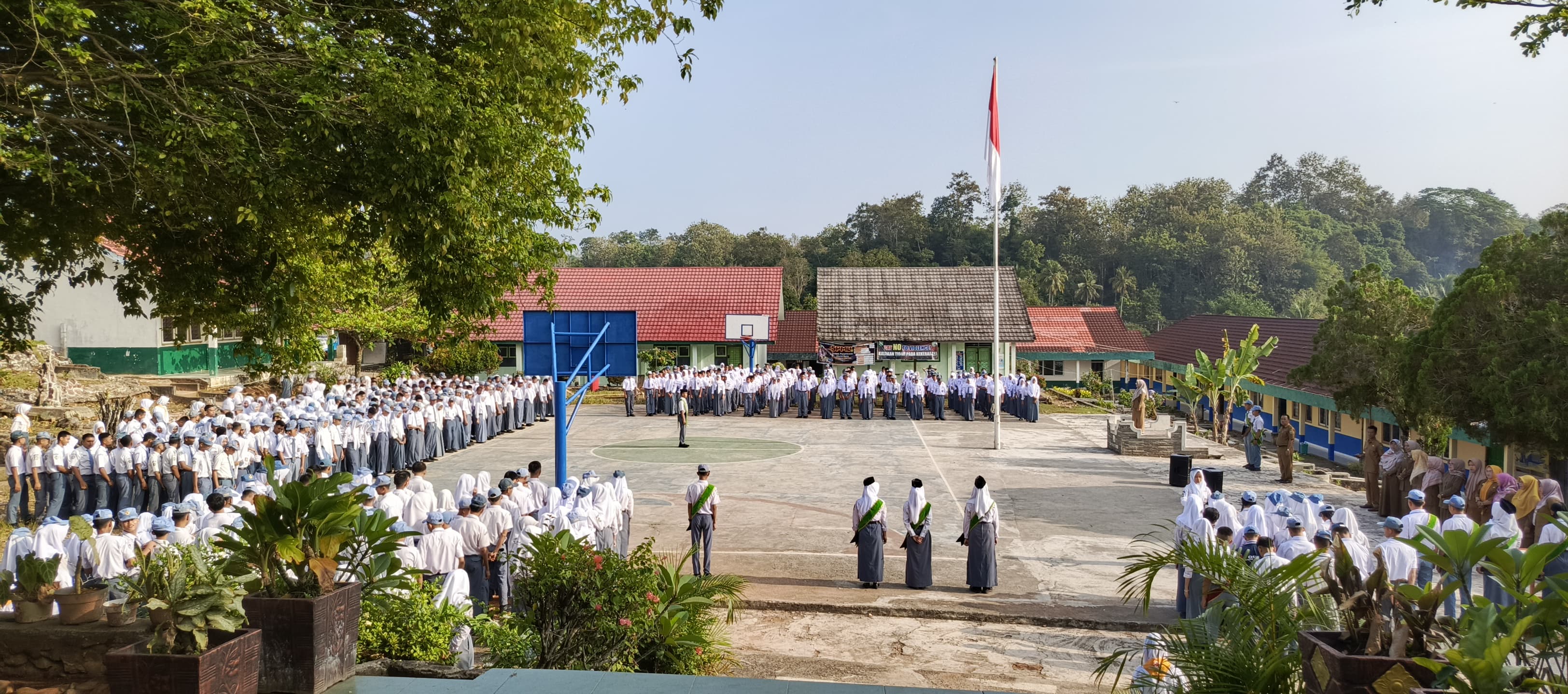 SMAN 3 OKU "Di sekolah ini, kamu bukan hanya belajar, tapi juga menemukan potensi diri yang luar biasa."