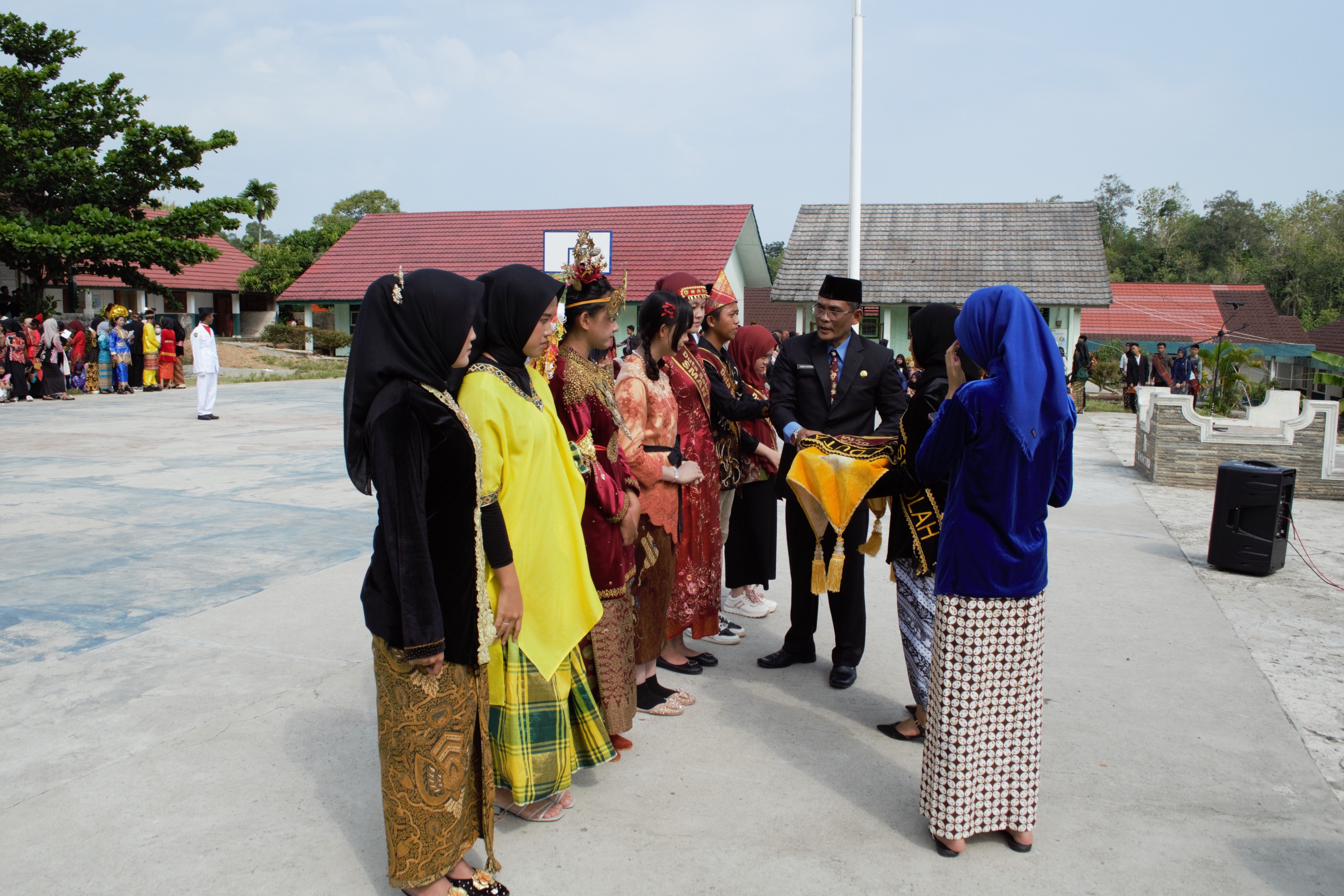 SMAN 3 OKU "Pendidikan membentuk karakter dan membuka wawasan. Jadilah pribadi yang cerdas, berkarakter, dan bermanfaat bagi sesama."