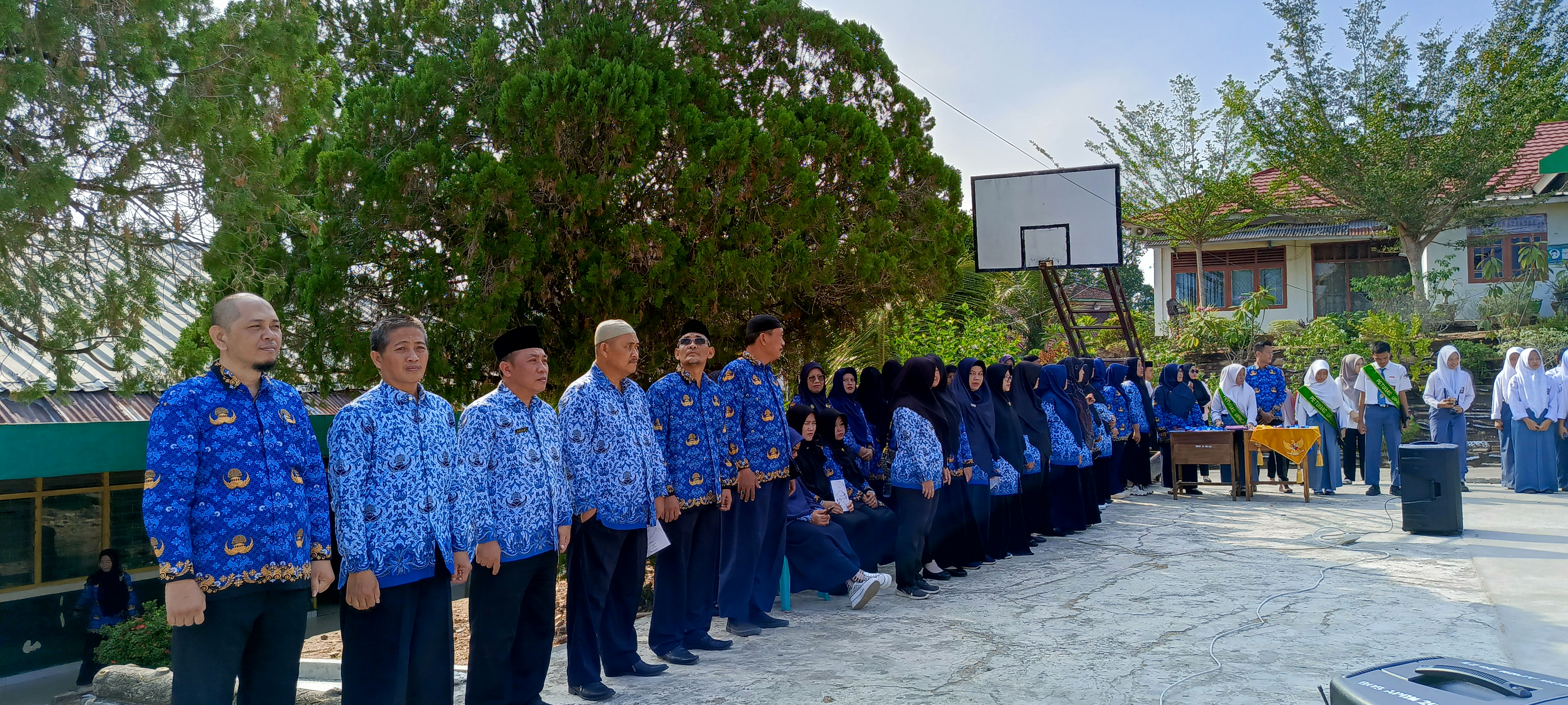 SMAN 3 OKU "Pikiran positif dan semangat belajar akan membantumu beradaptasi dan meraih kesuksesan."